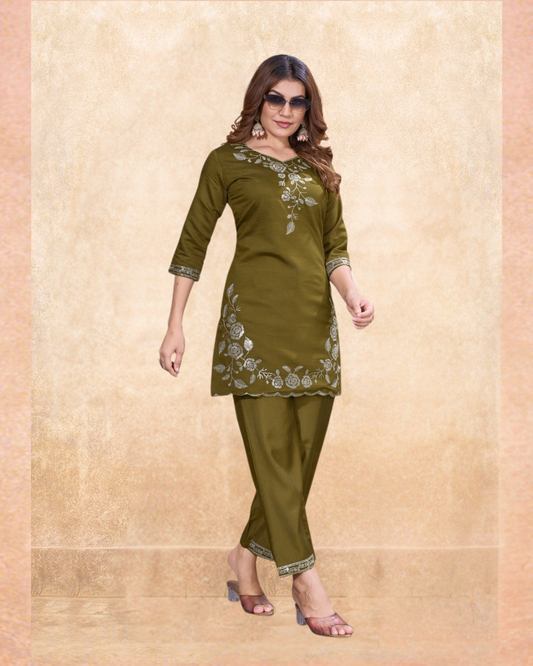 Vaynika Mehndi Subtle Thread Detailing 2PCS Set For Women