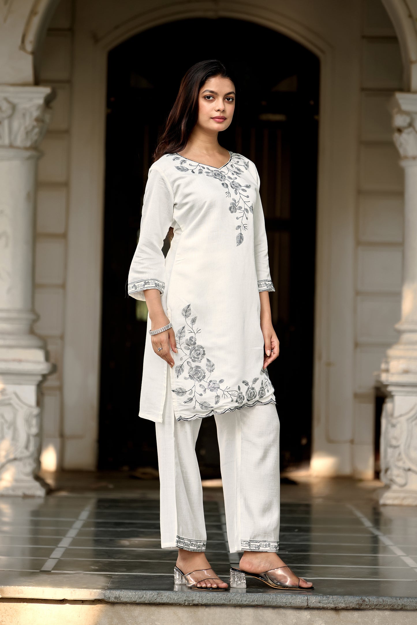 Vaynika White Subtle Thread Detailing 2PCS Set For Women